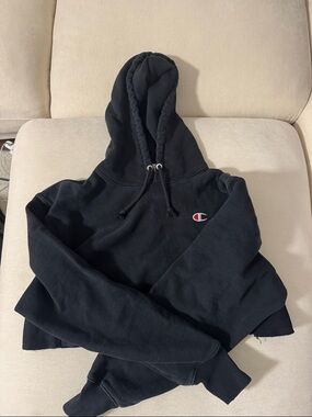 Black cropped champion sweatshirt